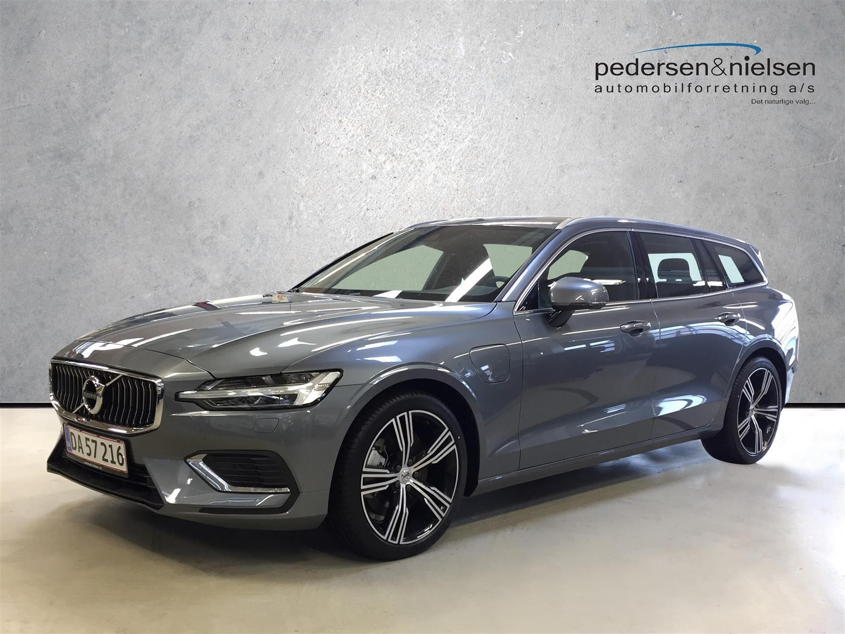 Grå Volvo V60 fra 2021