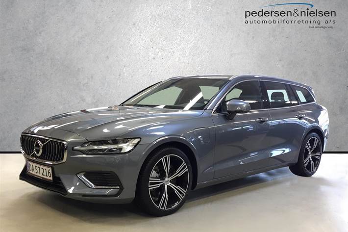 Grå Volvo V60 fra 2021