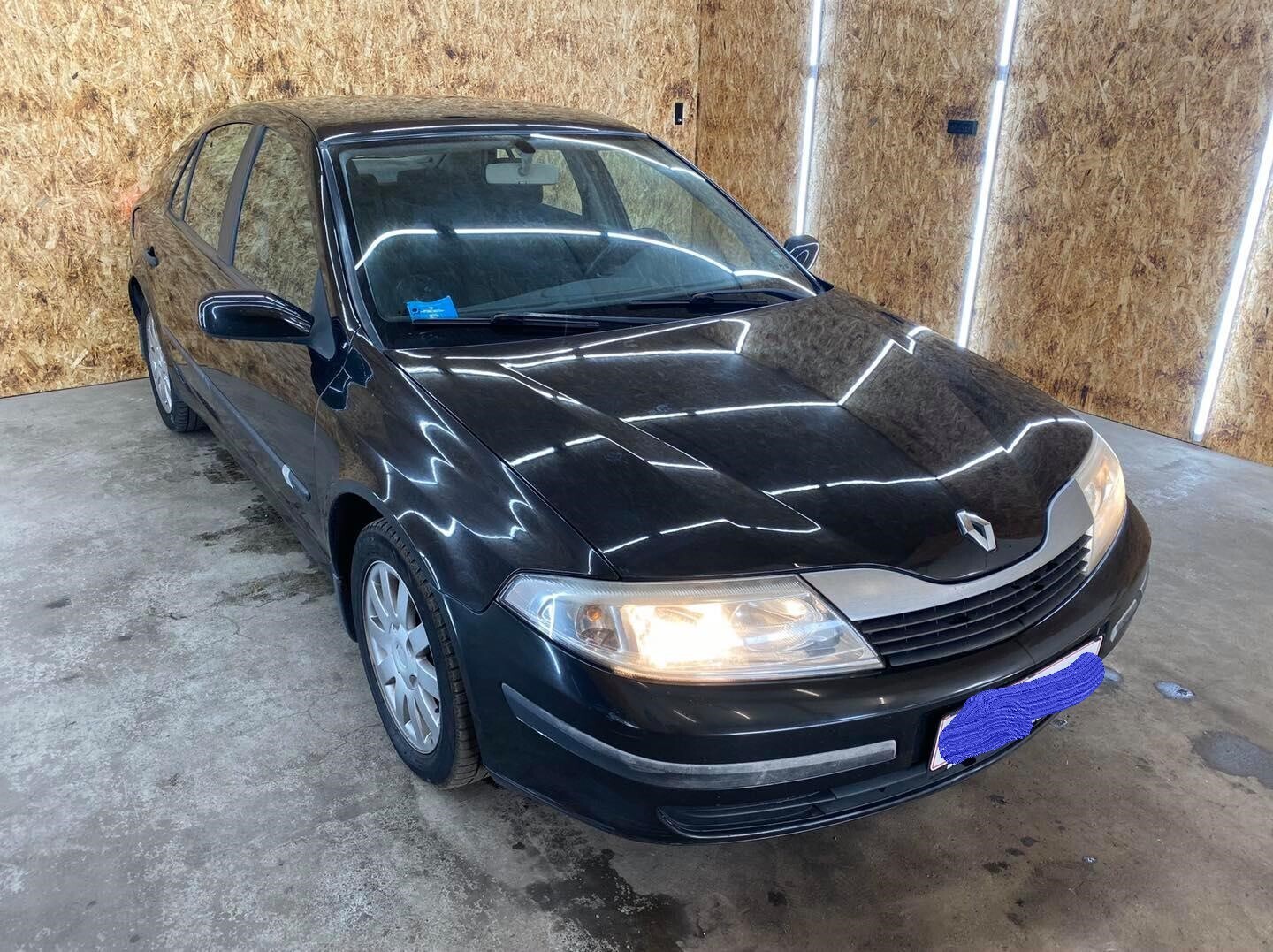 Sort Renault Laguna fra 2005