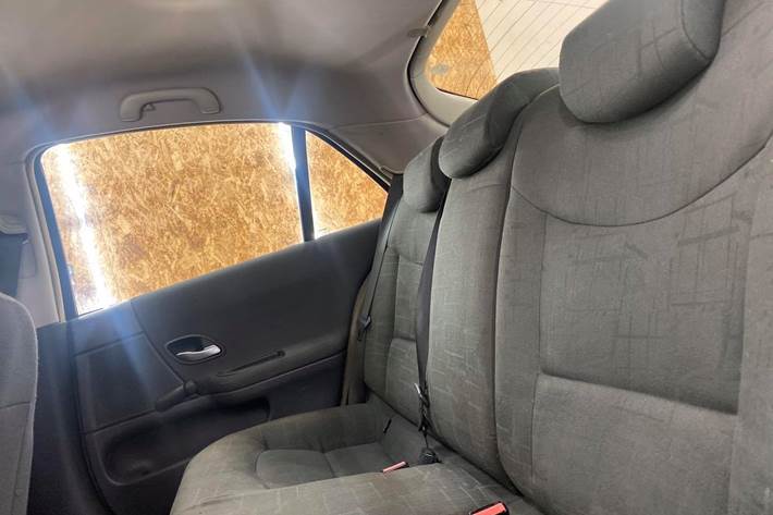 Sort Renault Laguna fra 2005