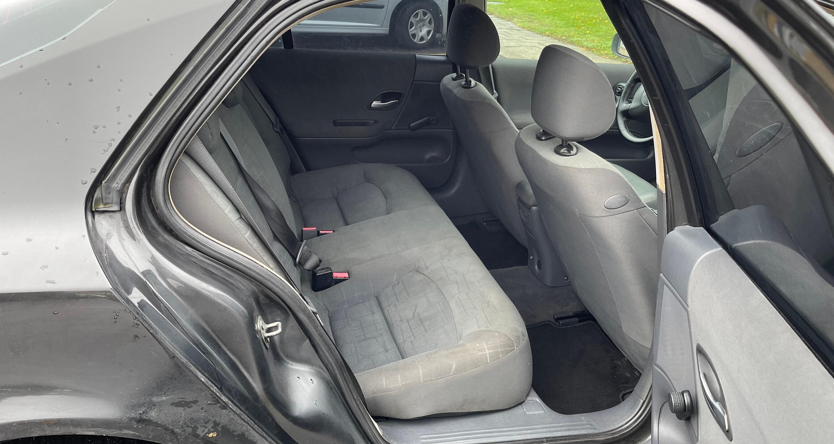 Sort Renault Laguna fra 2005