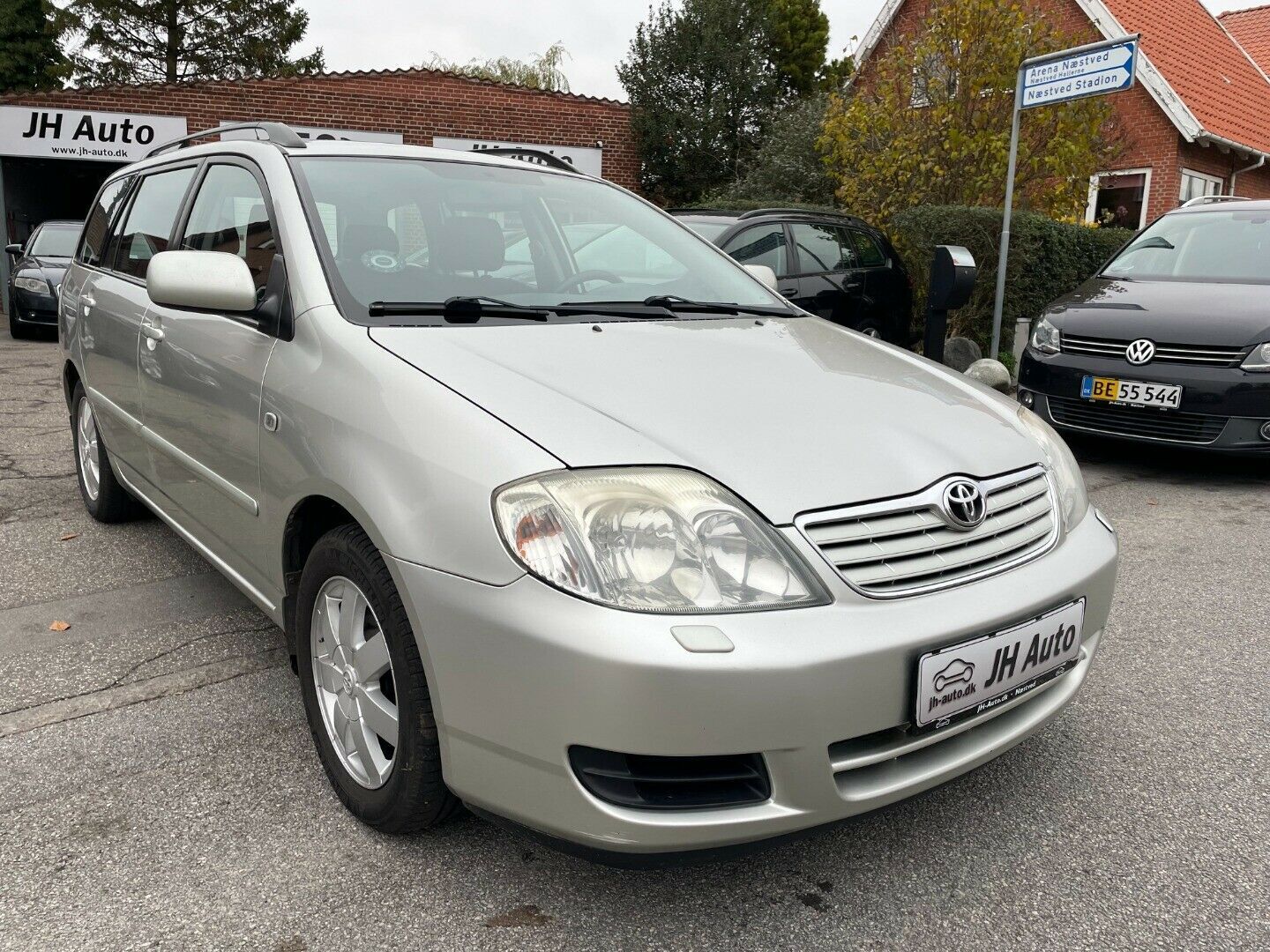 Grå Toyota Corolla fra 2005