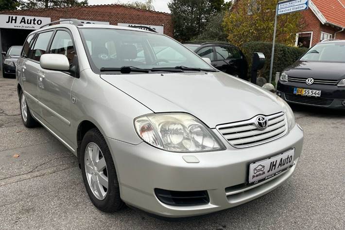 Grå Toyota Corolla fra 2005