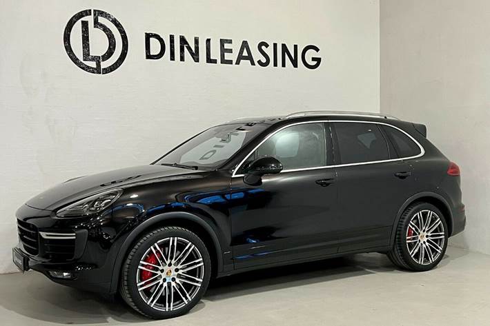 Grå Porsche Cayenne Turbo fra 2014