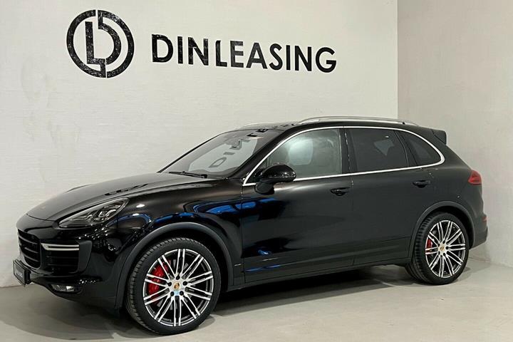 Grå Porsche Cayenne Turbo fra 2014