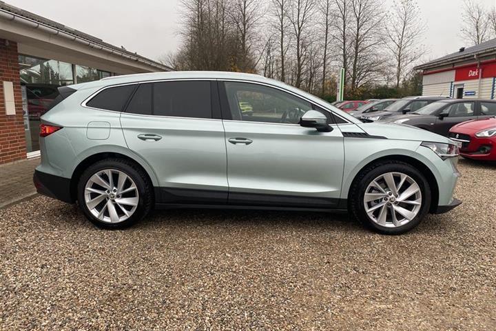Grå Skoda Enyaq fra 2022