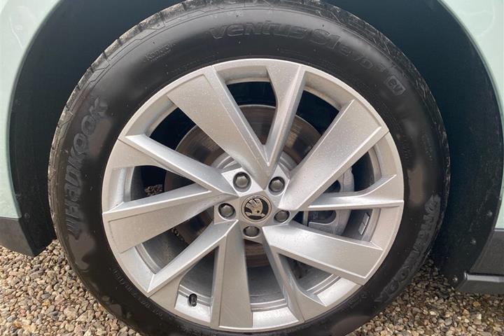 Grå Skoda Enyaq fra 2022