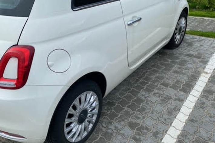 Hvid Fiat 500 fra 2015