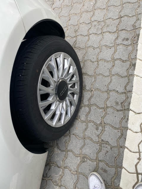 Hvid Fiat 500 fra 2015