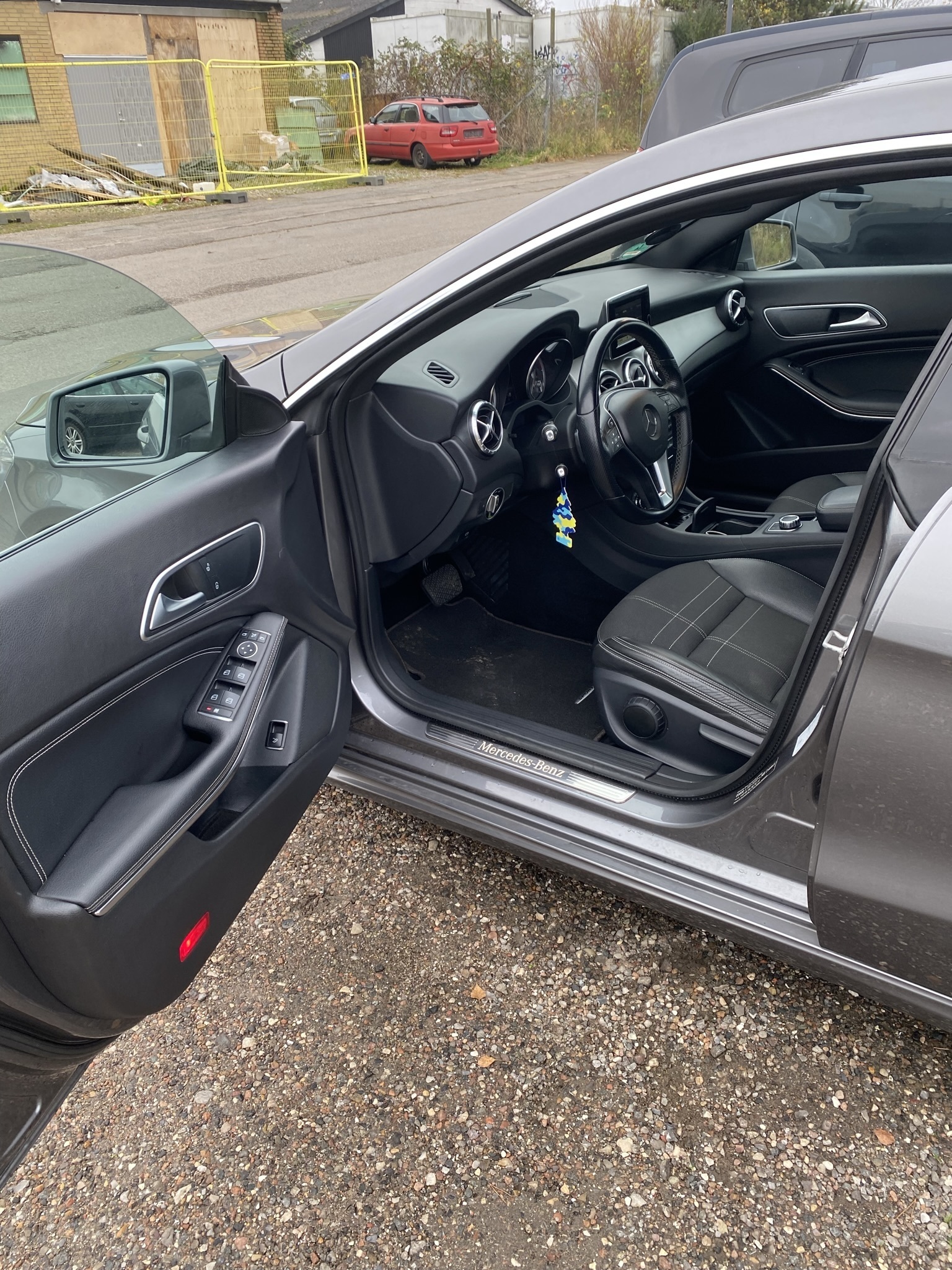 Grå Mercedes CLA220 fra 2013