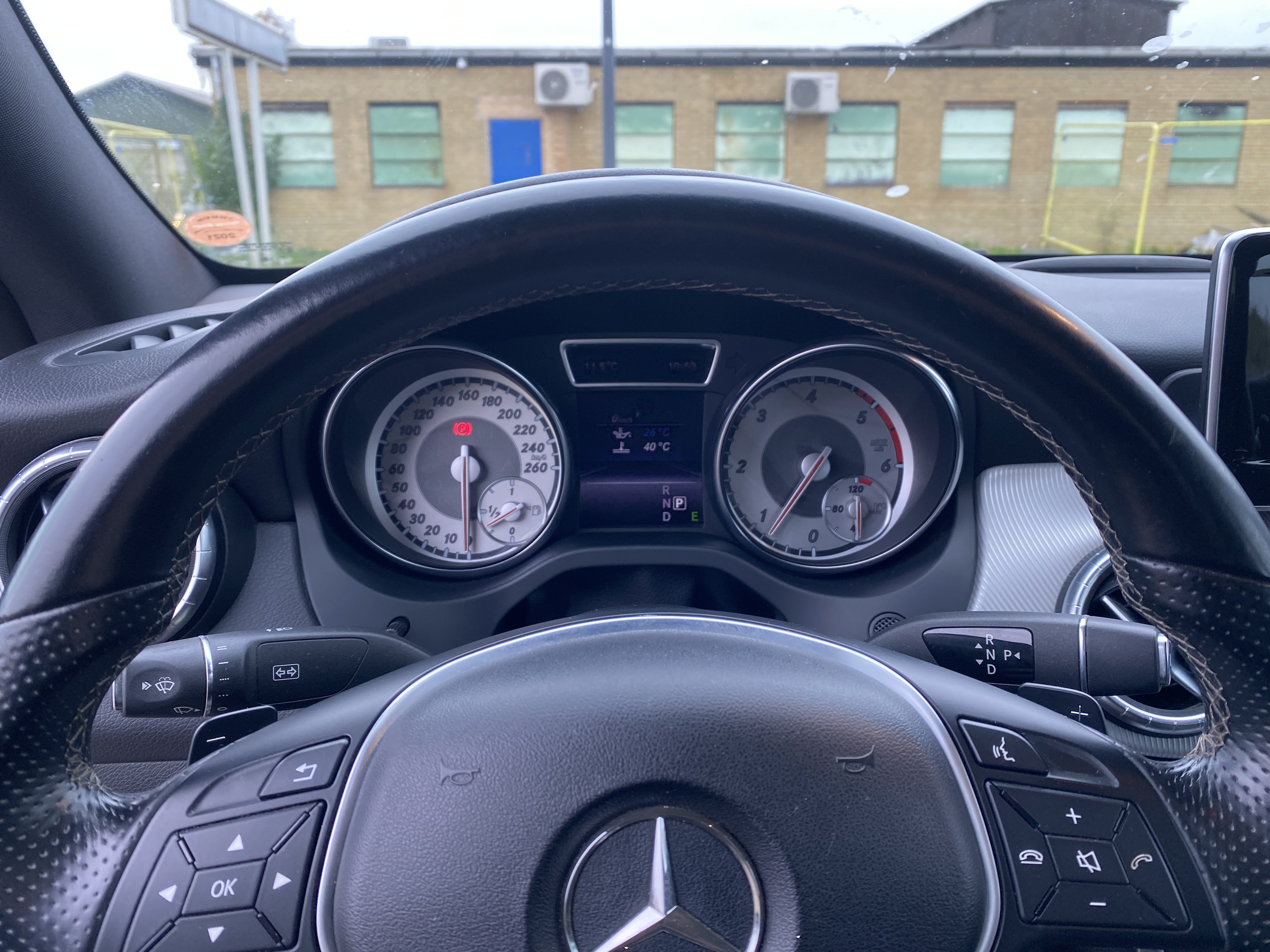 Grå Mercedes CLA220 fra 2013