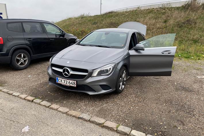 Grå Mercedes CLA220 fra 2013