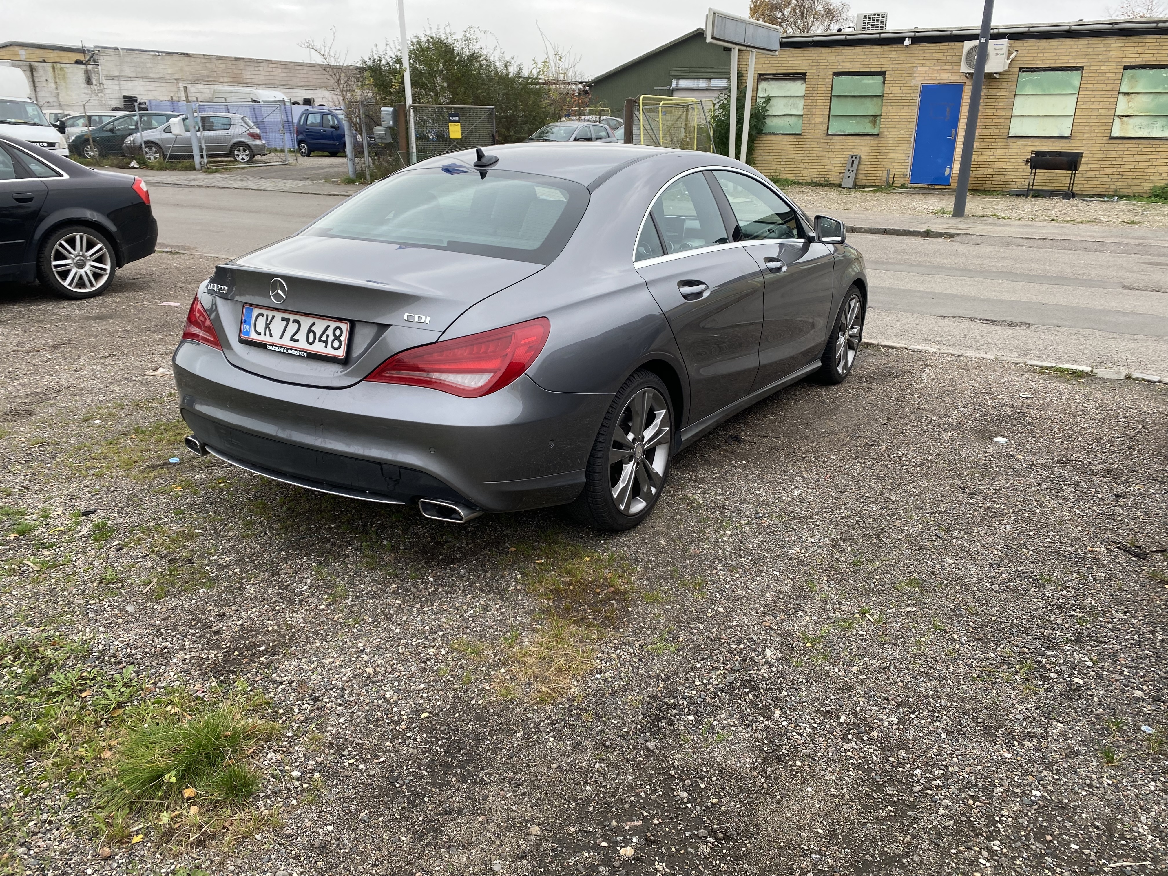 Grå Mercedes CLA220 fra 2013