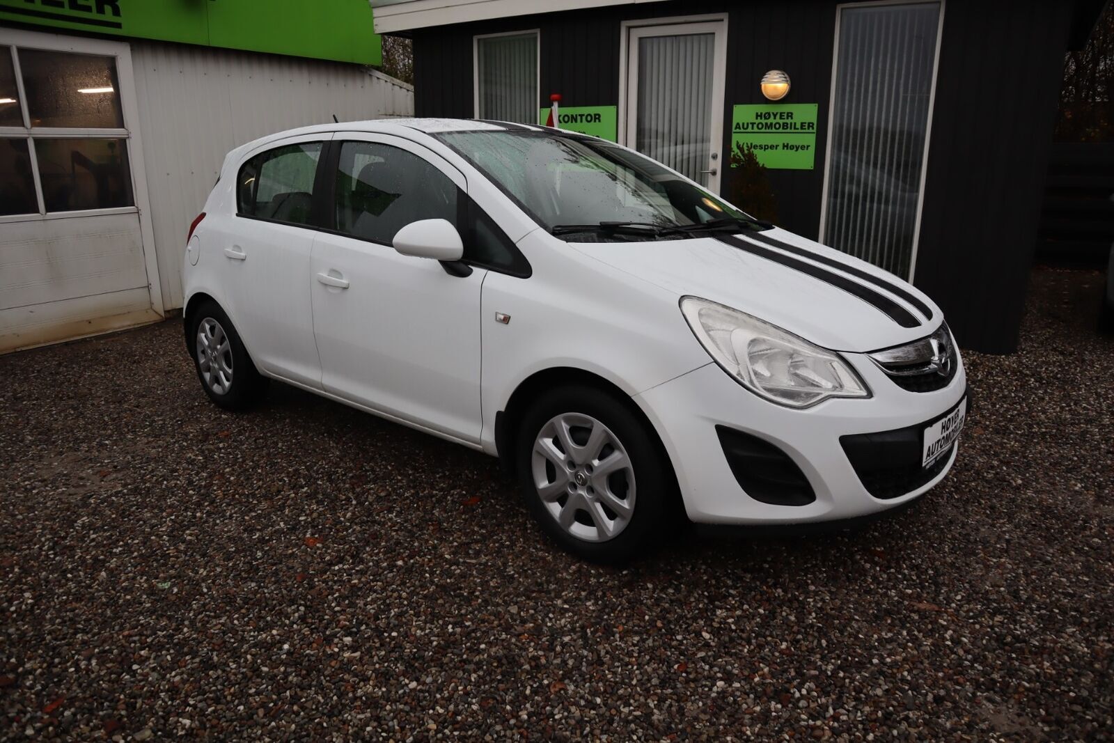 Hvid Opel Corsa fra 2012