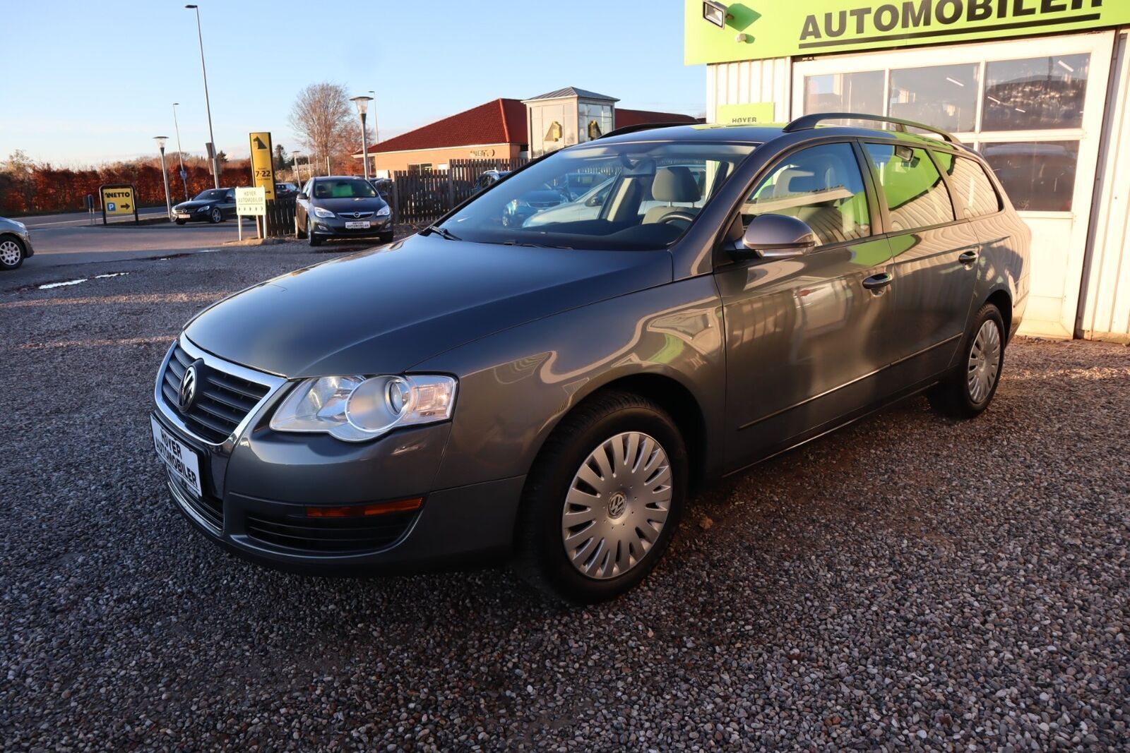 Grå VW Passat fra 2006