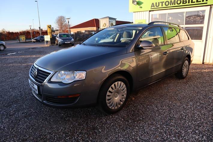 Grå VW Passat fra 2006