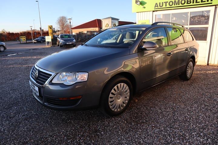 Grå VW Passat fra 2006