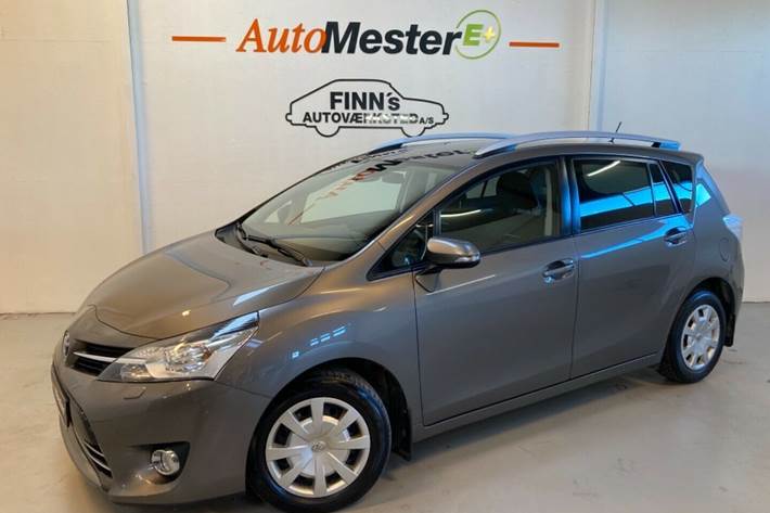 Grå Toyota Sportsvan fra 2016