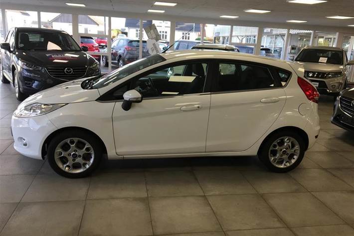 Hvid Ford Fiesta fra 2012