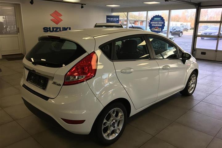 Hvid Ford Fiesta fra 2012