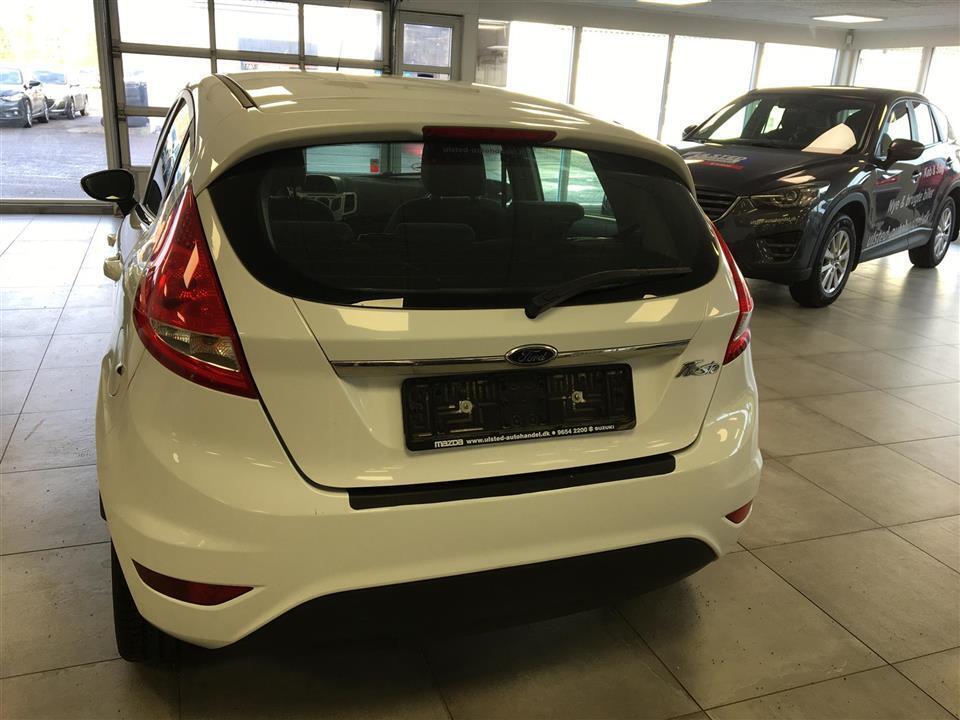 Hvid Ford Fiesta fra 2012