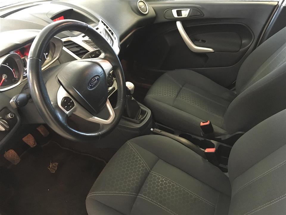 Hvid Ford Fiesta fra 2012