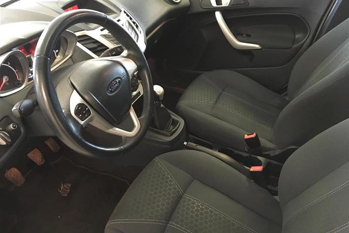 Hvid Ford Fiesta fra 2012