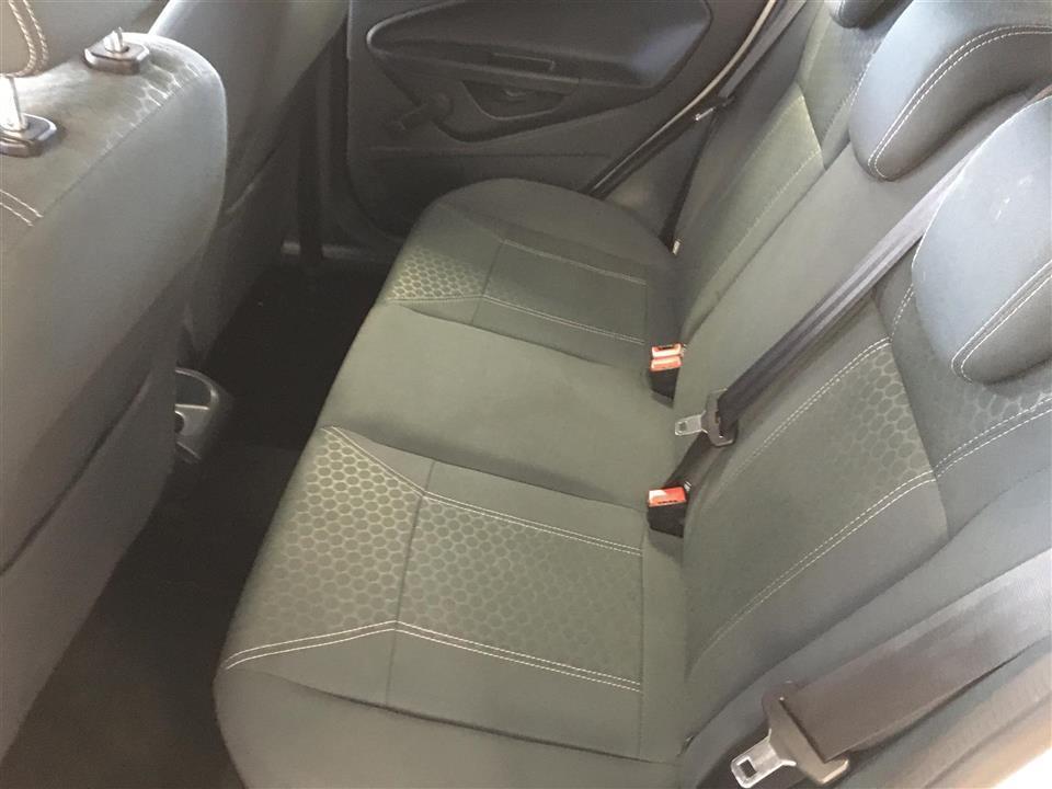 Hvid Ford Fiesta fra 2012
