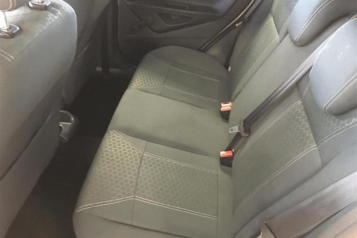 Hvid Ford Fiesta fra 2012
