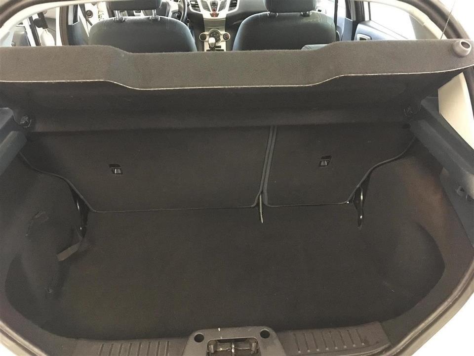 Hvid Ford Fiesta fra 2012