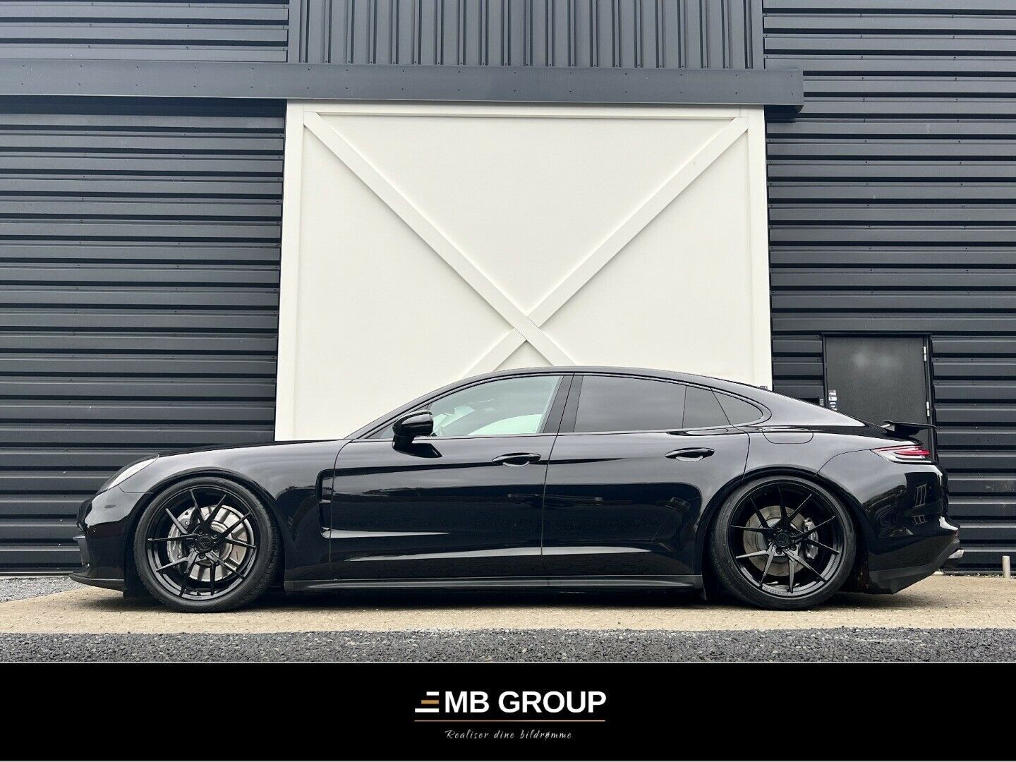 Grå Porsche Panamera 4 fra 2017