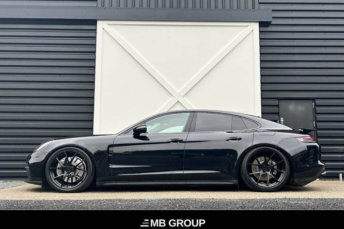 Grå Porsche Panamera 4 fra 2017