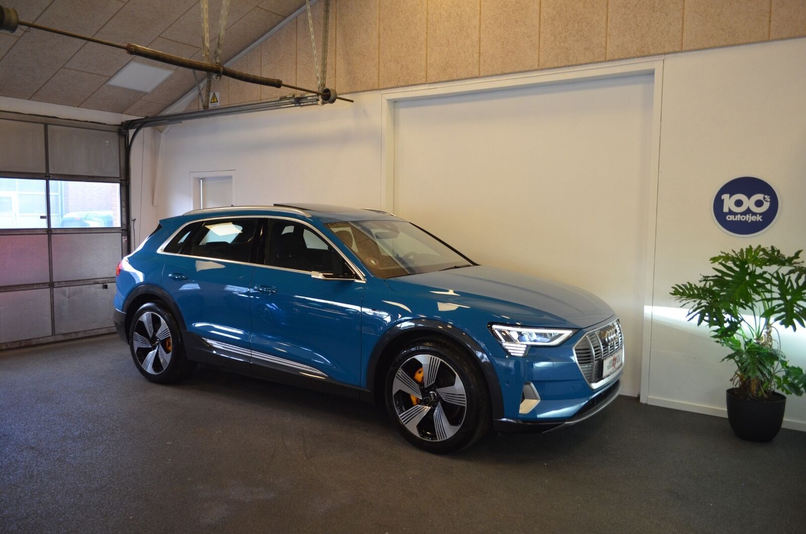 Blå Audi e-tron fra 2019