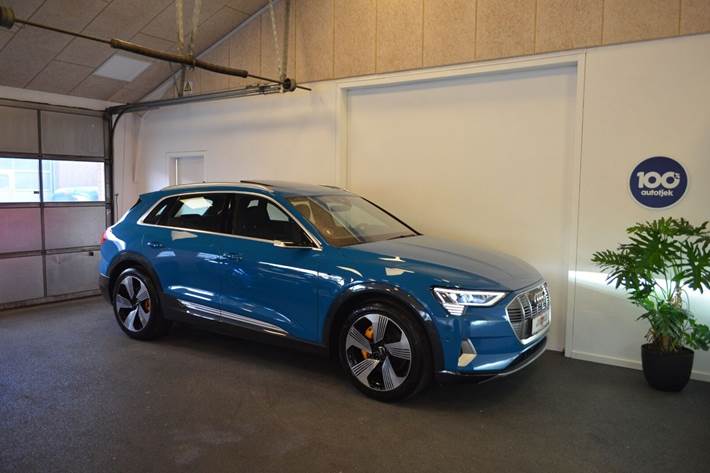 Blå Audi e-tron fra 2019