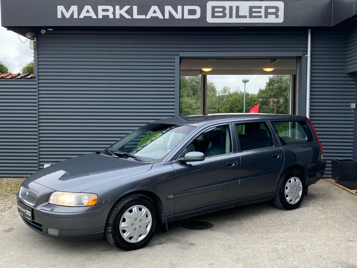 Grå Volvo V70 fra 2006