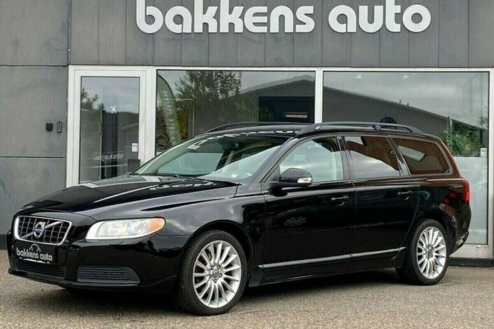 Grå Volvo V70 fra 2011