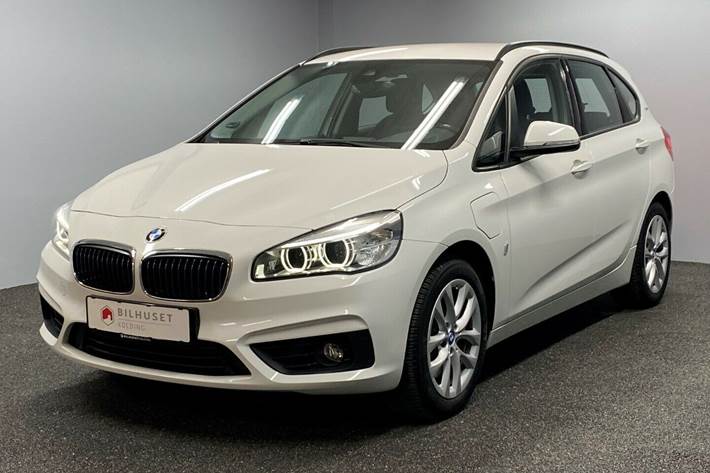 Hvid BMW 225xe fra 2017
