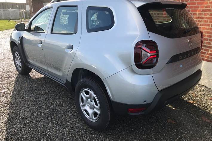 Grå Dacia Duster fra 2021