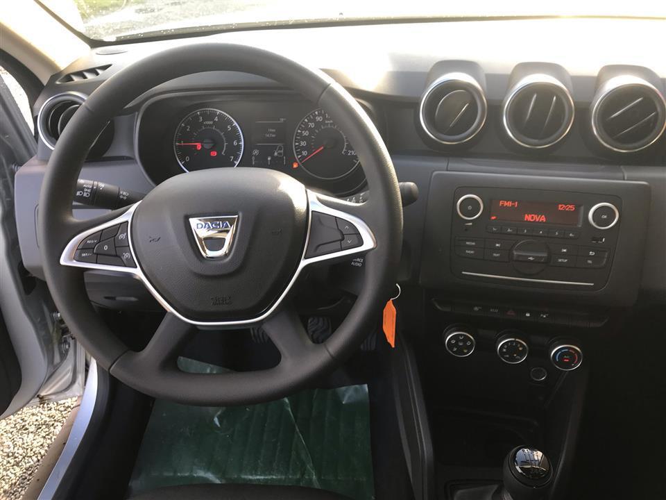 Grå Dacia Duster fra 2021