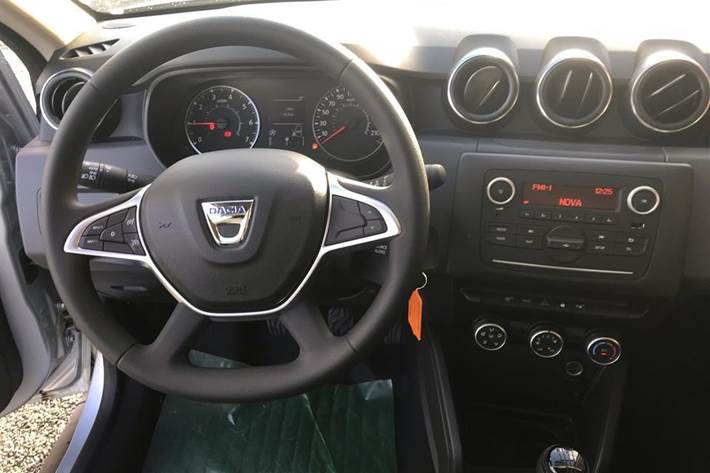 Grå Dacia Duster fra 2021