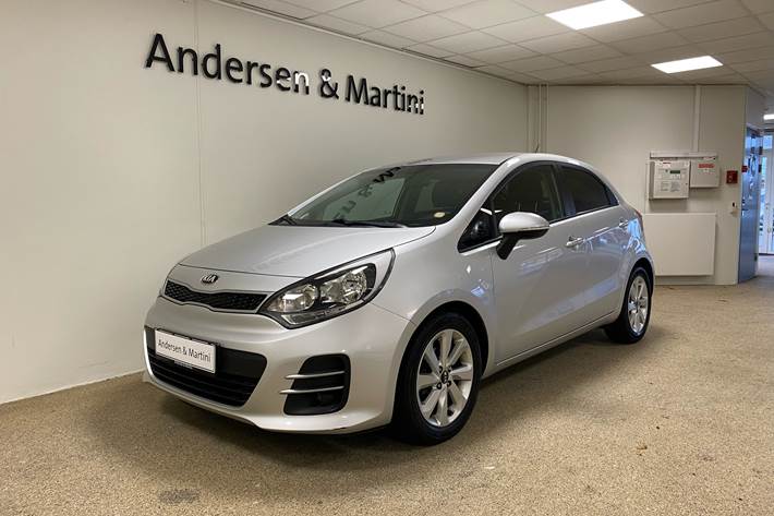 Grå Kia Rio fra 2015
