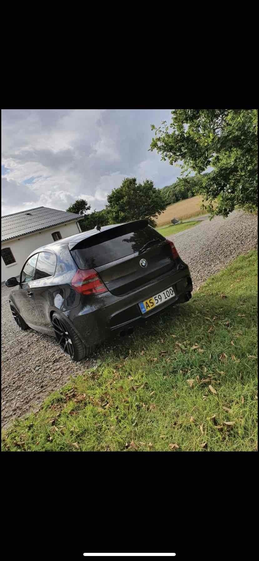 Sort BMW 120 fra 2010