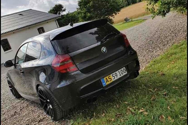 Sort BMW 120 fra 2010