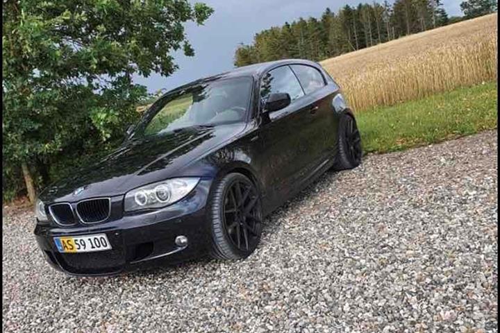 Sort BMW 120 fra 2010