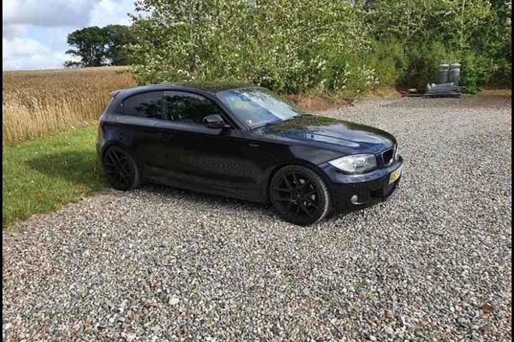 Sort BMW 120 fra 2010
