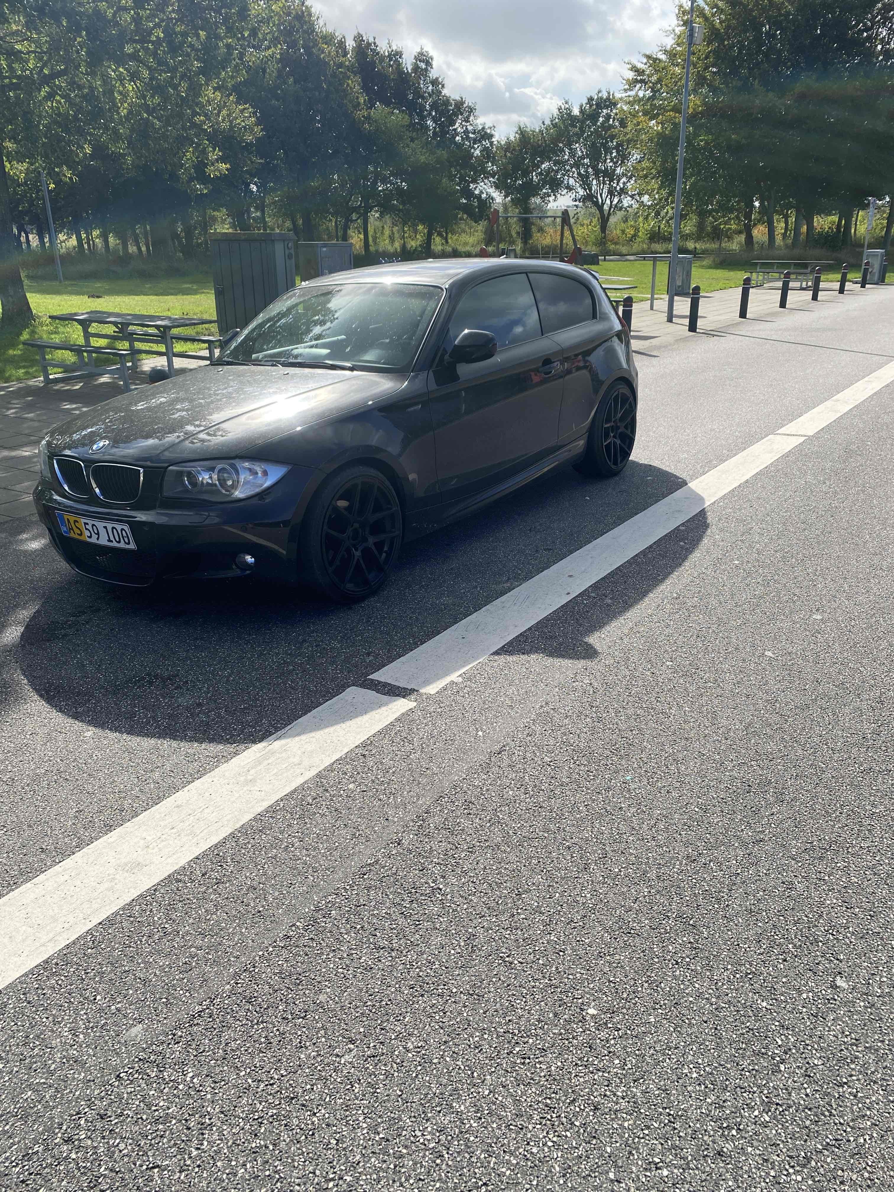 Sort BMW 120 fra 2010