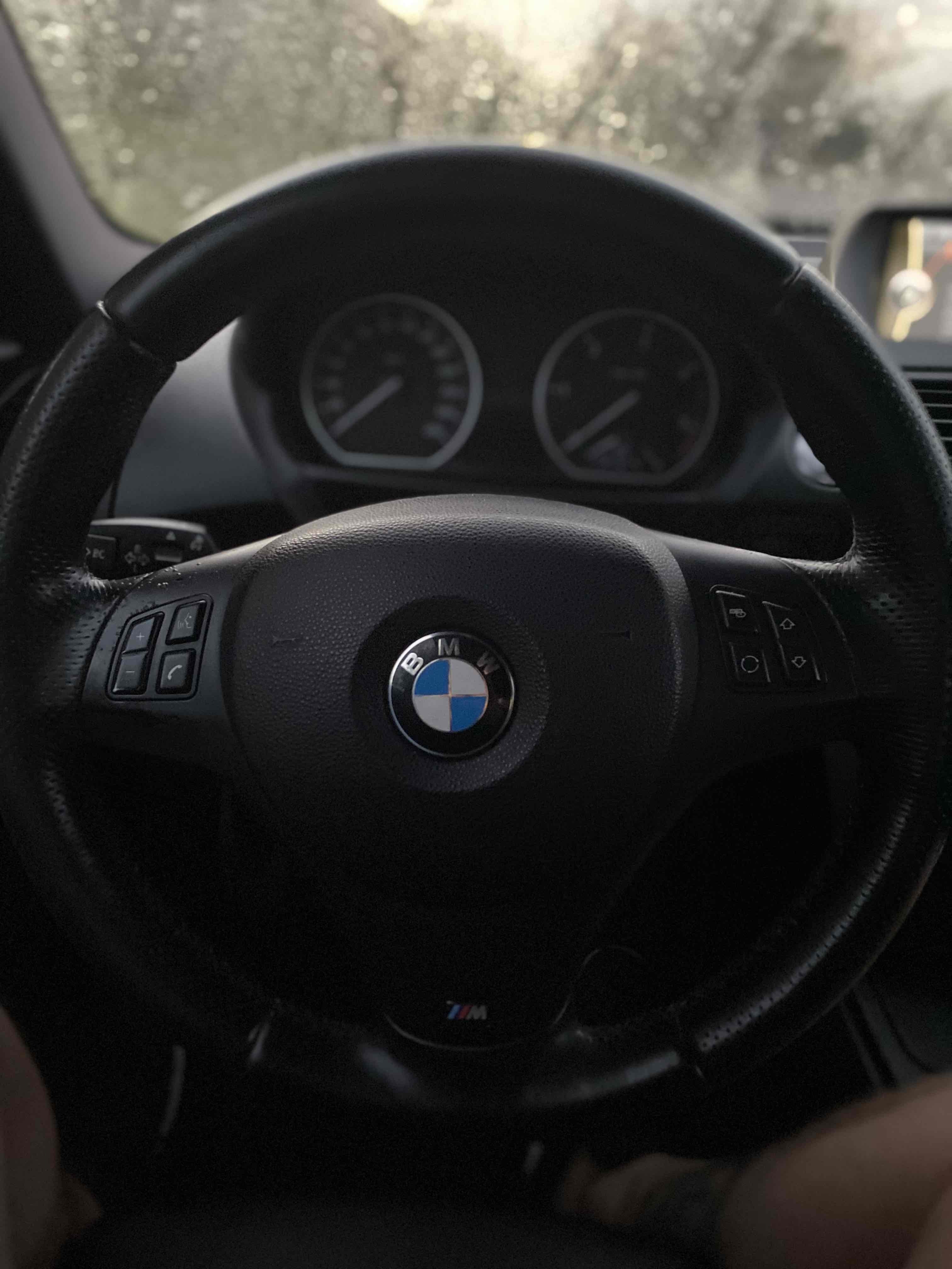 Sort BMW 120 fra 2010
