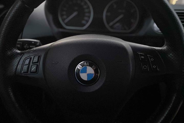 Sort BMW 120 fra 2010