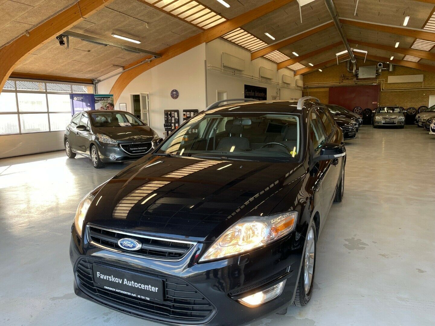 Grå Ford Mondeo fra 2011