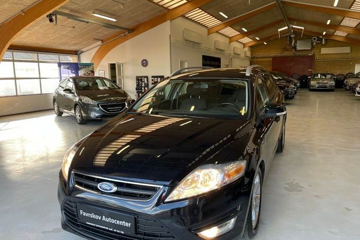 Grå Ford Mondeo fra 2011